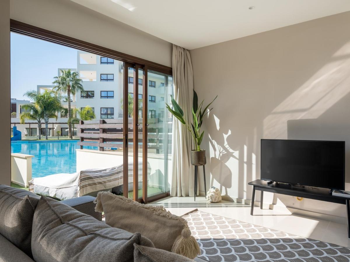 Sanders Aqua Park Resort - Precious 3-Bedroom Holiday Home With Shared Pool Limassol Bagian luar foto