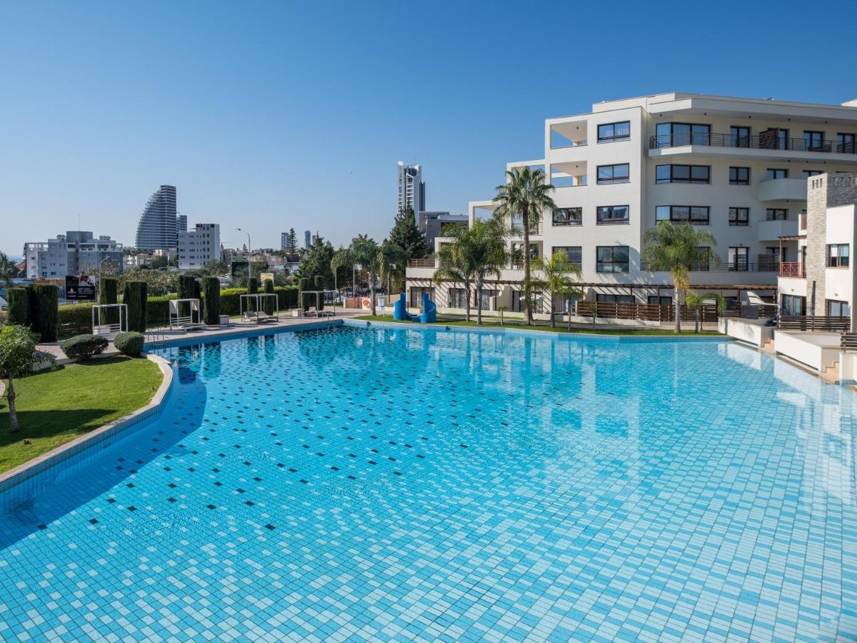 Sanders Aqua Park Resort - Precious 3-Bedroom Holiday Home With Shared Pool Limassol Bagian luar foto