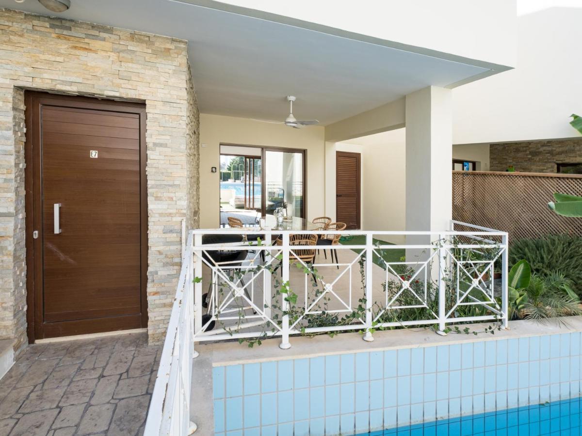 Sanders Aqua Park Resort - Precious 3-Bedroom Holiday Home With Shared Pool Limassol Bagian luar foto