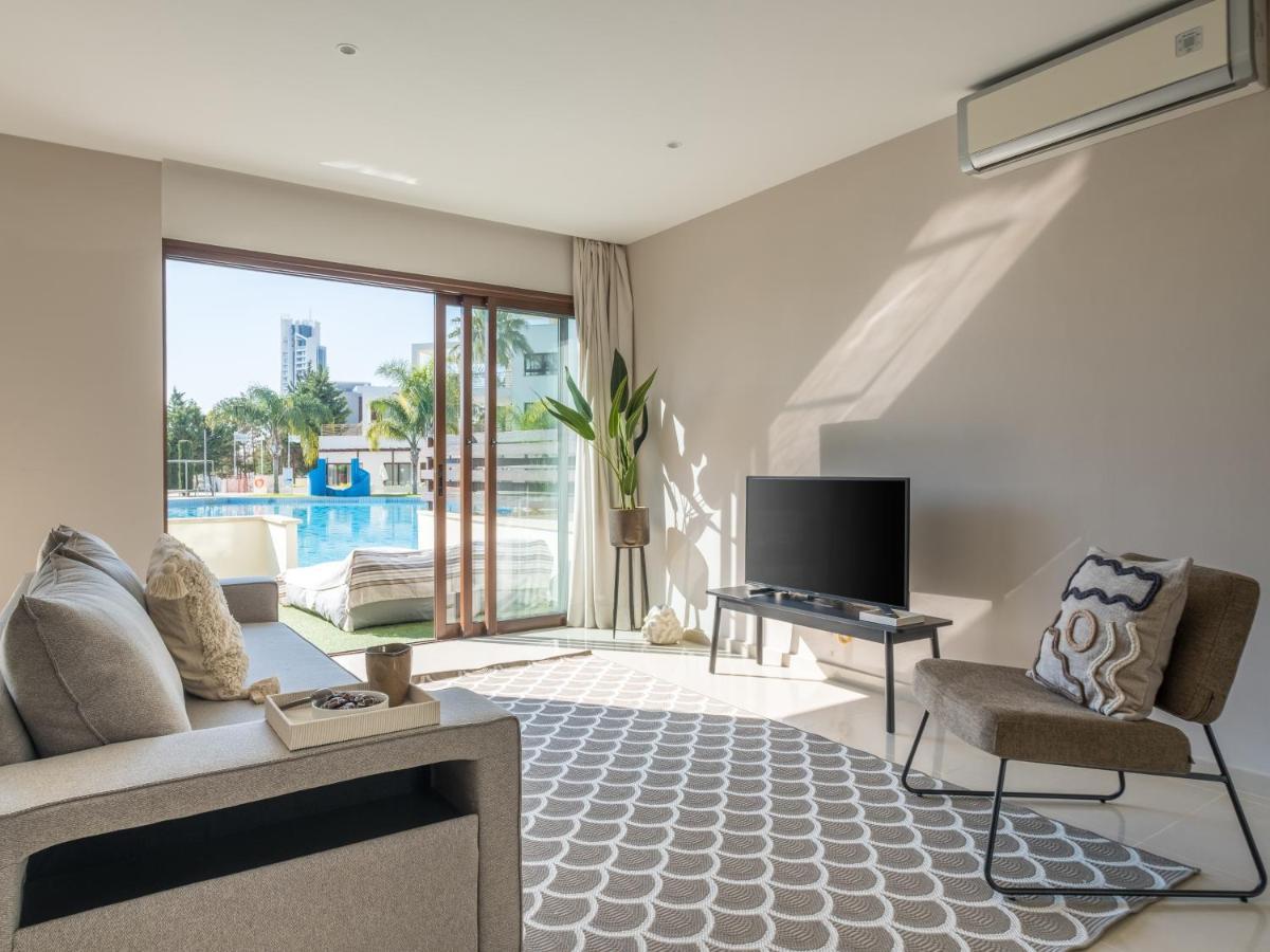 Sanders Aqua Park Resort - Precious 3-Bedroom Holiday Home With Shared Pool Limassol Bagian luar foto
